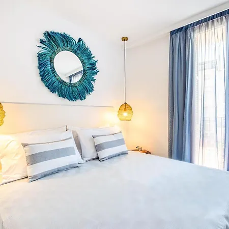 Chic! By Alegria Cambrils